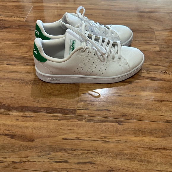 NWOT Adidas Classic White and Green Shoes - Picture 2 of 9